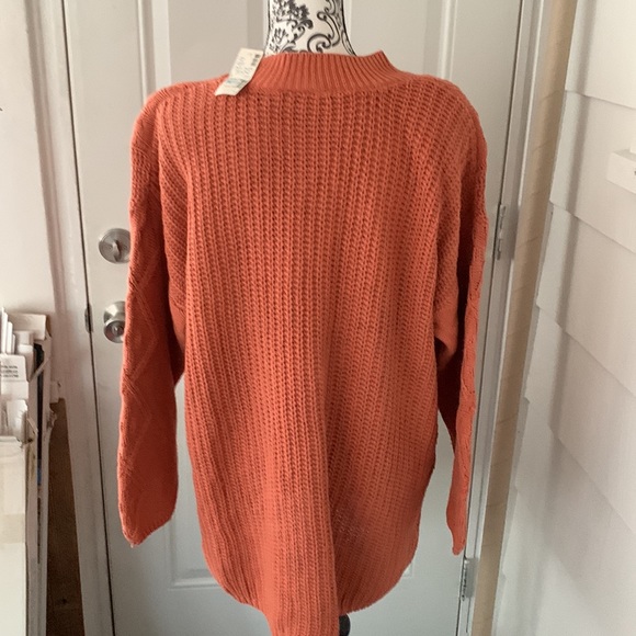 Woman’s Sweater - Picture 3 of 3
